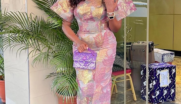 Latest Aso Ebi Styles 2023 For African Ladies (1)