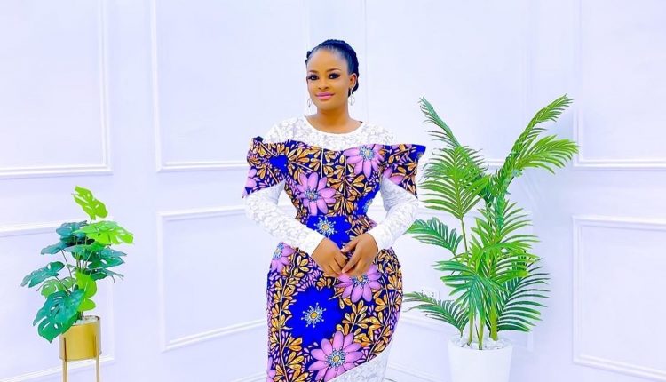 Latest Aso Ebi Styles 2023 For African Ladies (10)