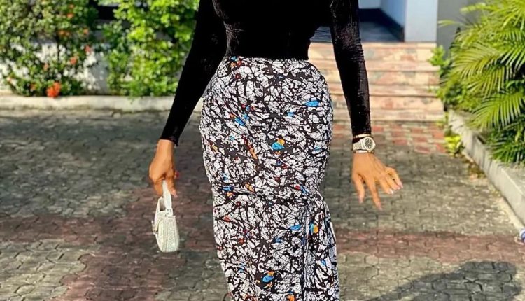 Latest Aso Ebi Styles 2023 For African Ladies (12)