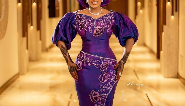 Pretty Aso Ebi Styles 2023 For African Ladies (10)