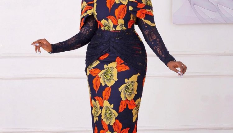 Pretty Aso Ebi Styles 2023 For African Ladies (5)