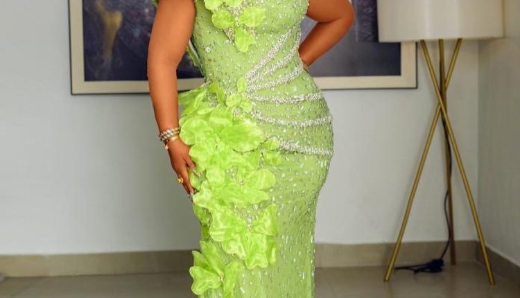 Best Aso Ebi Dresses Styles 2023 For Ladies (5)