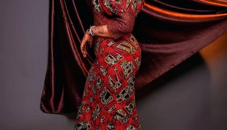 Pretty Aso Ebi patterns For African Ladies 2023 (14)