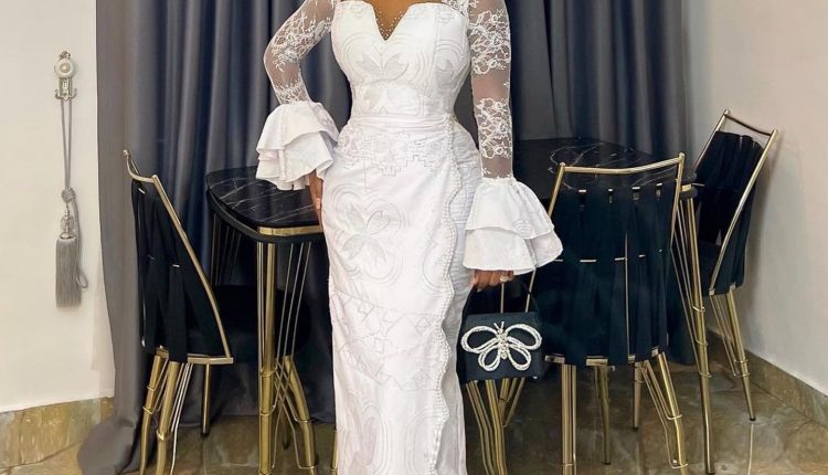 Stunning Aso Ebi Styles Dresses For Women 2023  (10)