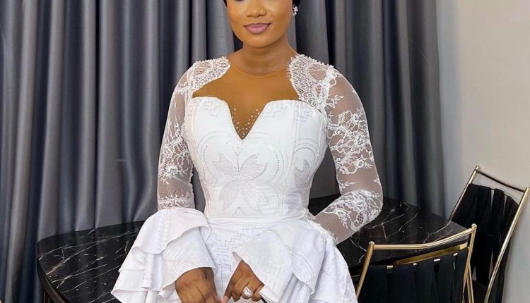 Stunning Aso Ebi Styles Dresses For Women 2023  (11)