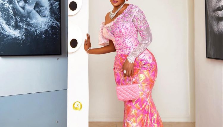 Stunning Aso Ebi Styles Dresses For Women 2023  (15)