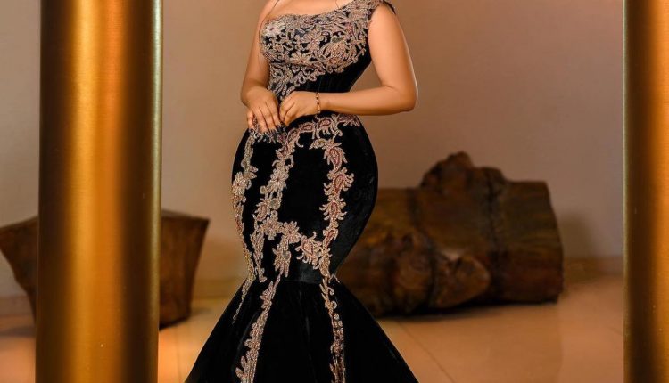 Stunning Aso Ebi Styles Dresses For Women 2023  (3)