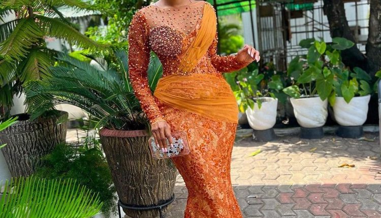 Stunning Aso Ebi Styles Dresses For Women 2023  (8)