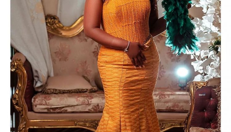 Unique Kente Styles For Wedding Party 2023 (10)