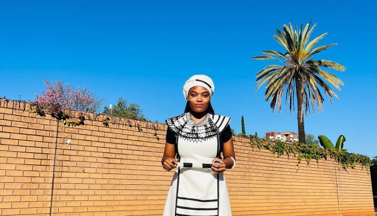 Latest Xhosa Traditional Attires for African Women (16)