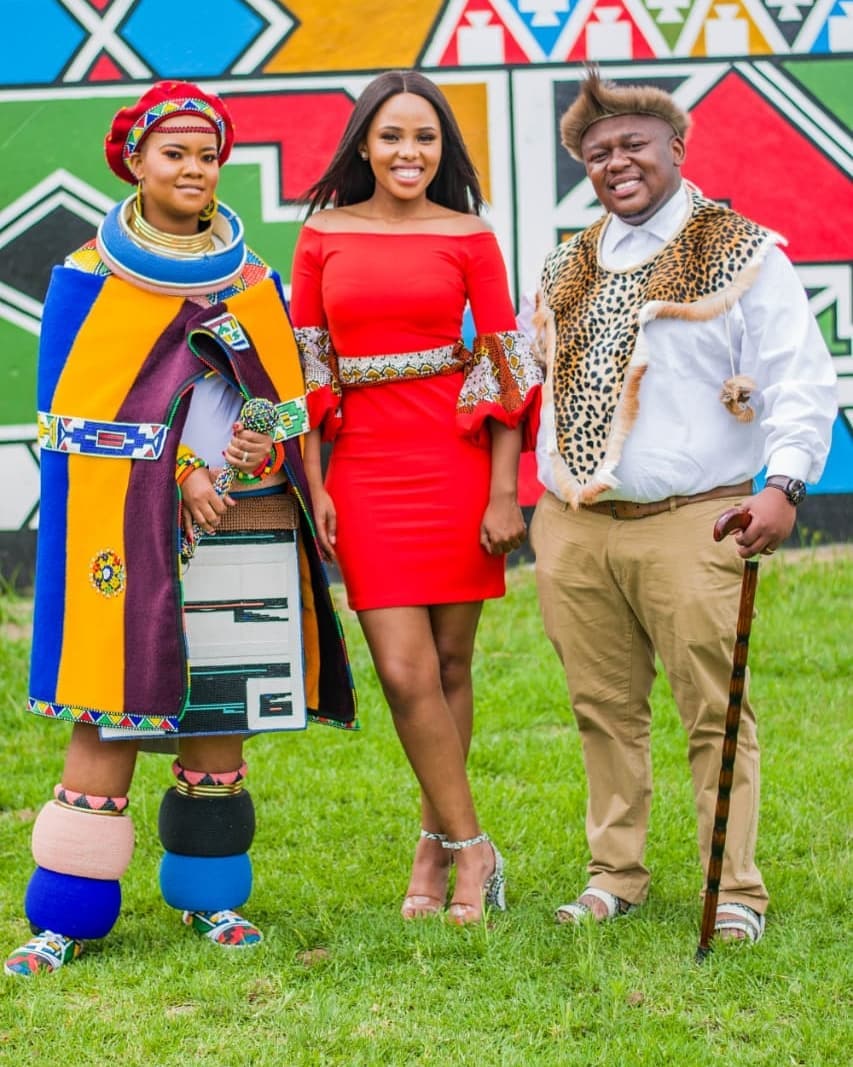 Ndebele traditional dress colors and motifs